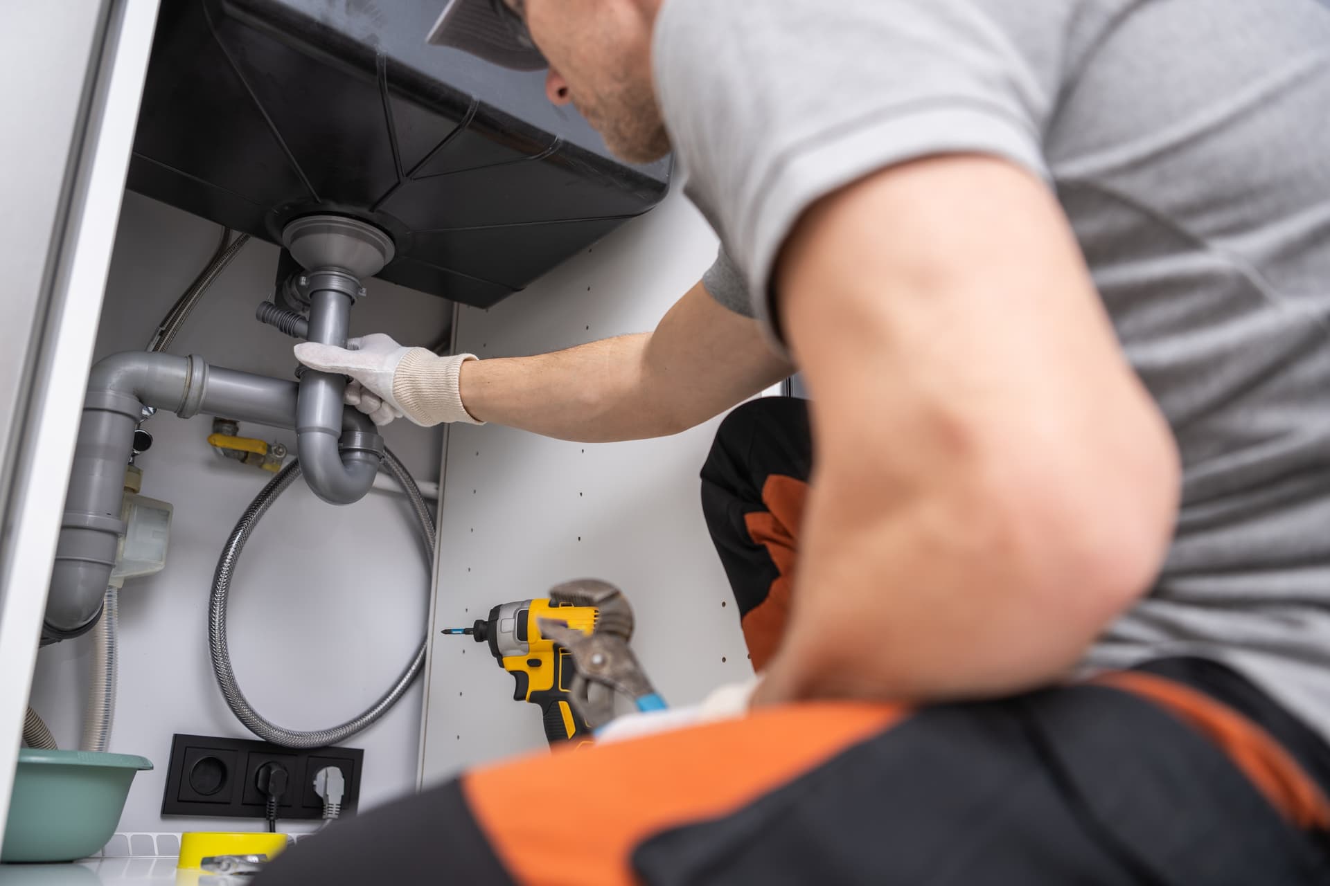 What Happens If an Electrician Finds Additional Faults During a Job?